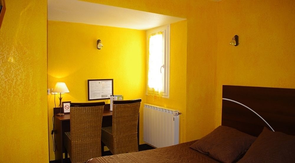 Logis Hotel Centrotel Et Spa Bulles D'Allier Montmarault Eksteriør bilde